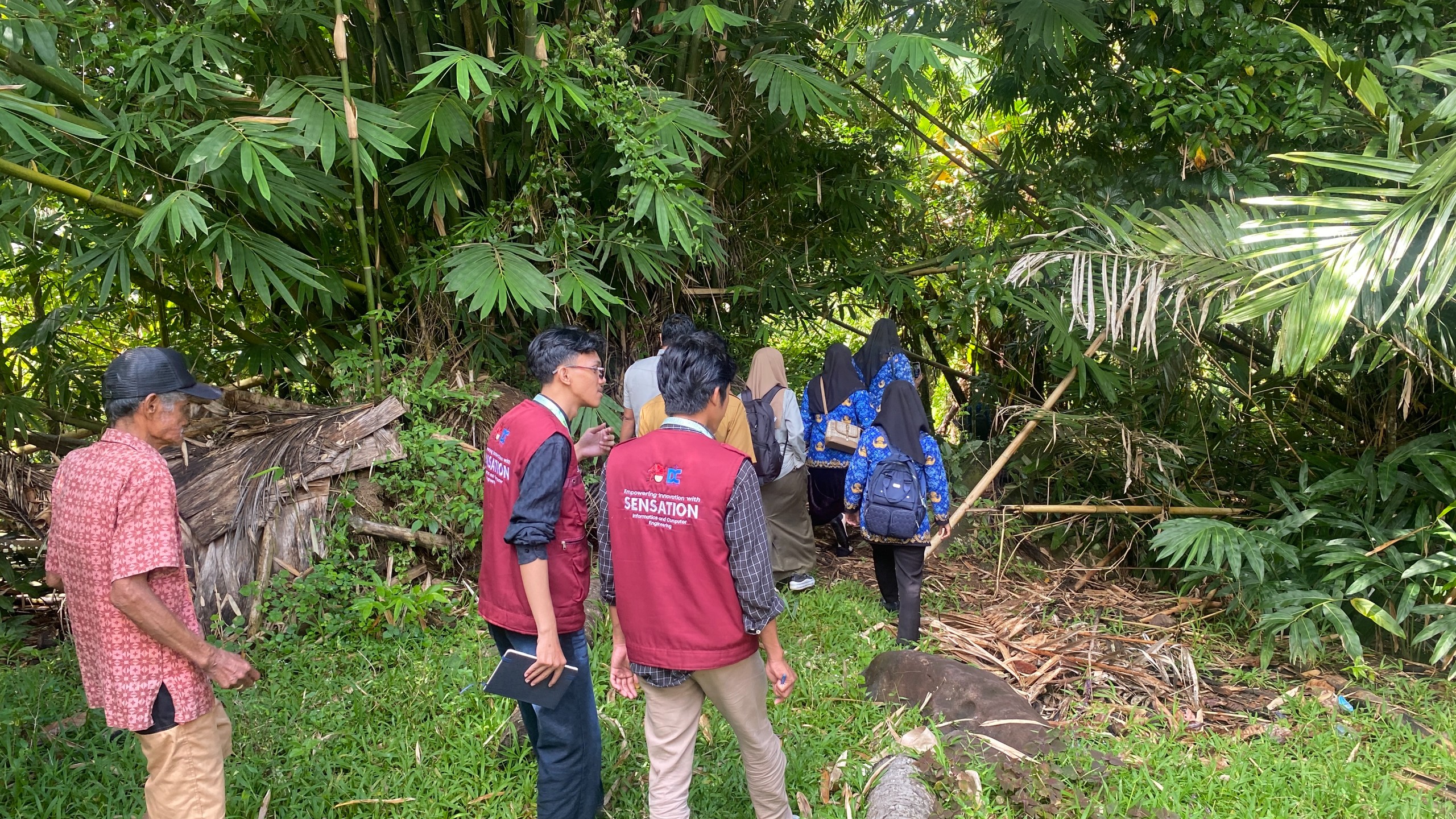 Kunjungan ke Kebun Lada oleh Tim Pelaksana