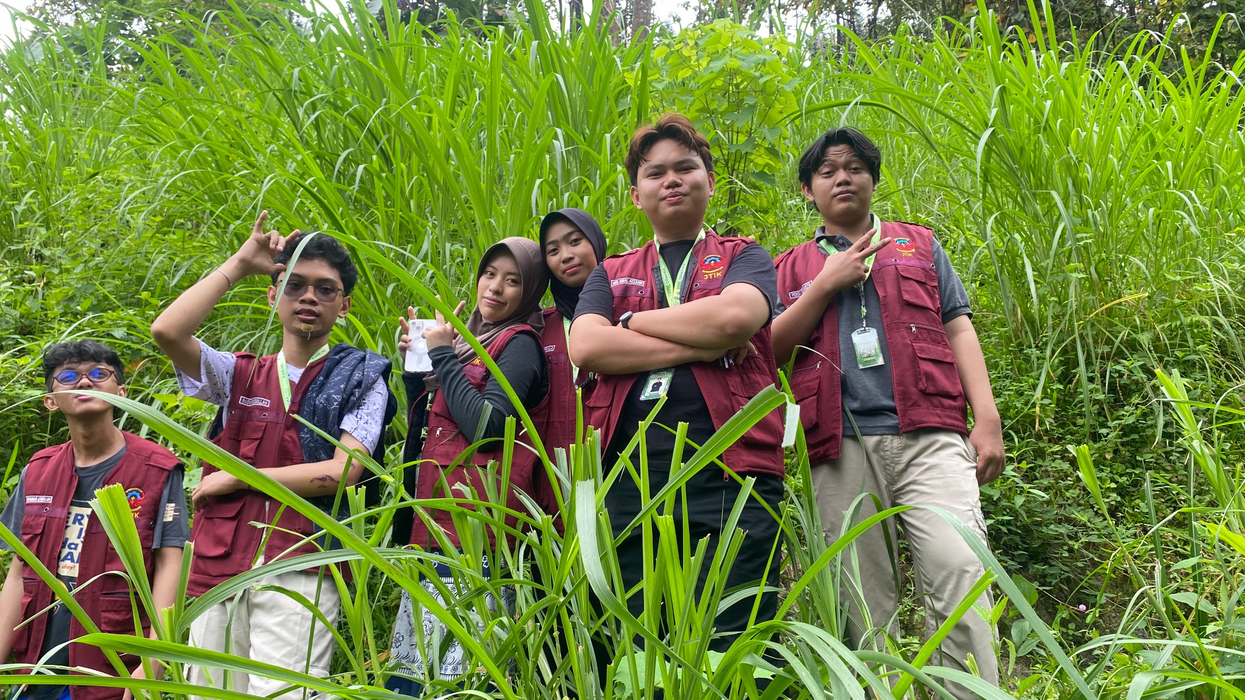 Kunjungan ke Kebun Cengkeh oleh Tim Pelaksana