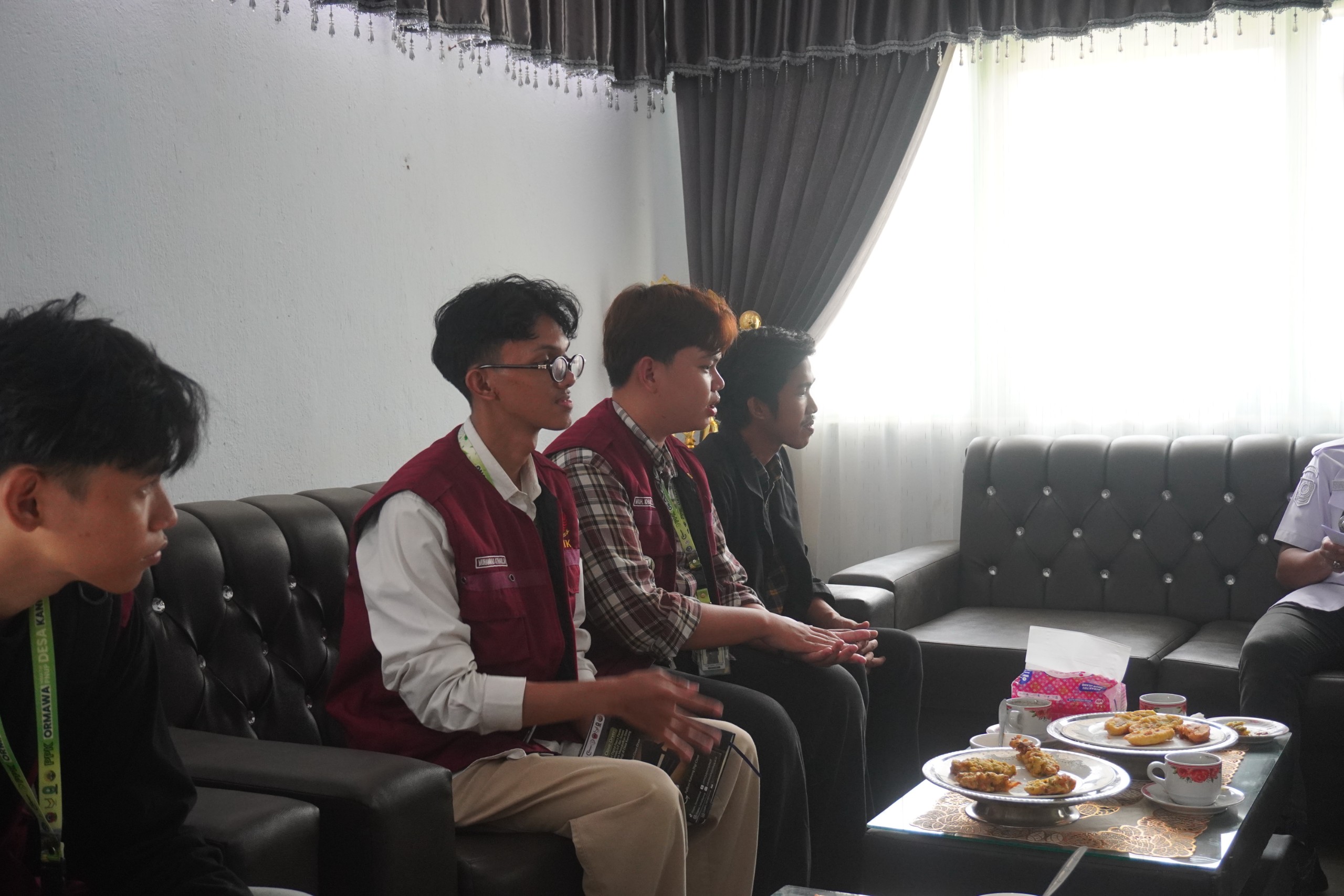 Audensi ke Kantor Kecamatan Sinjai Tengah