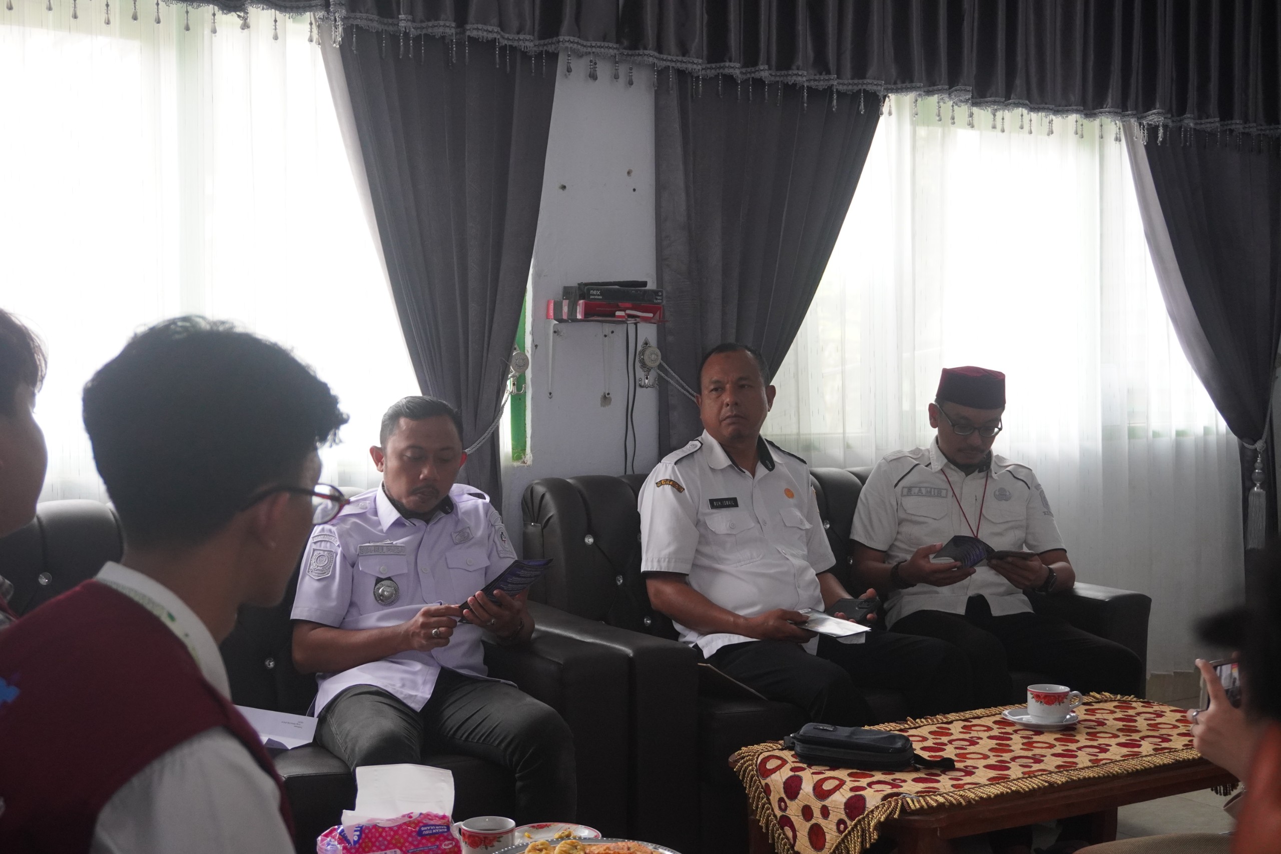 Audensi ke Kantor Kecamatan Sinjai Tengah