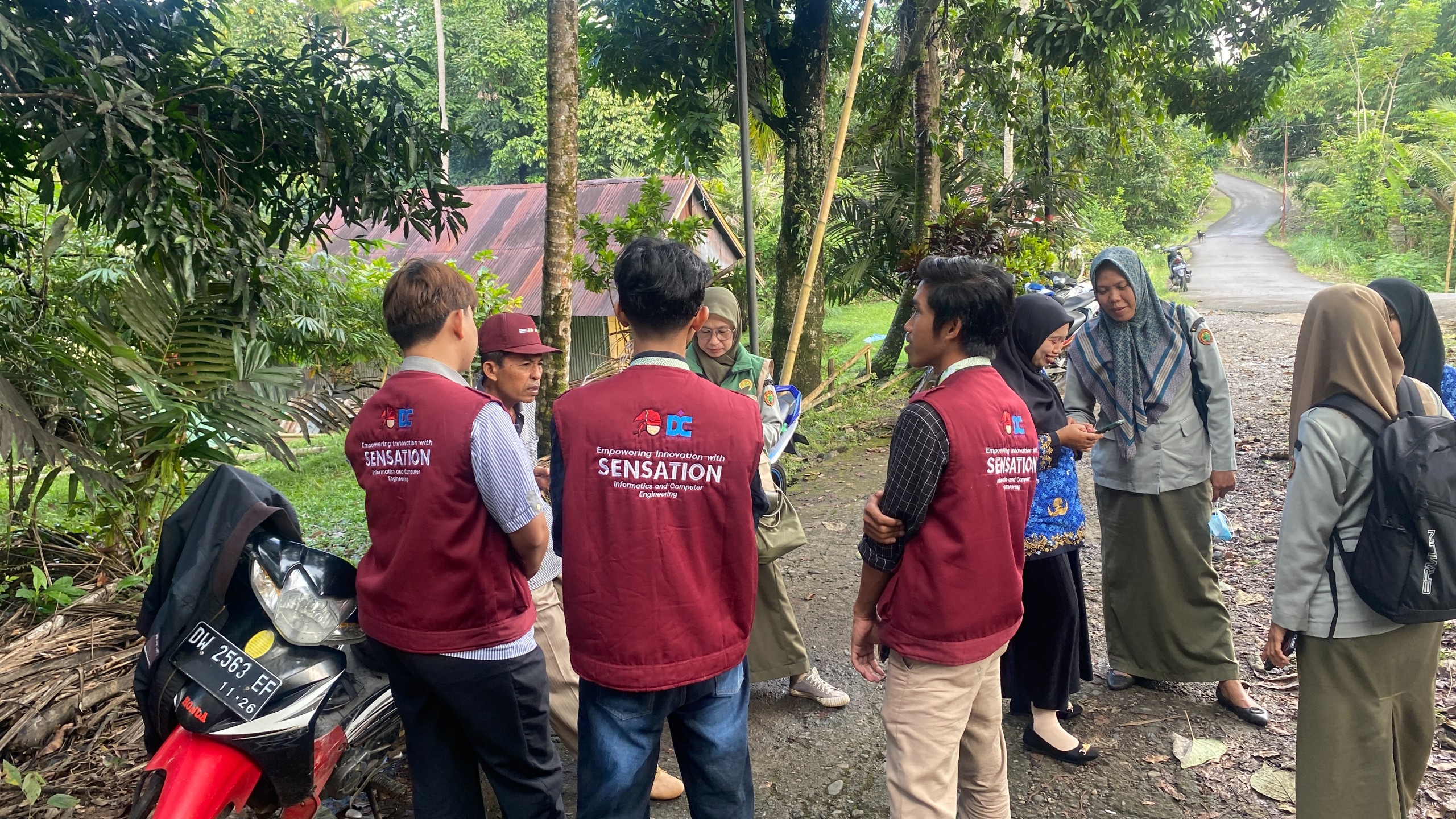 Kunjungan ke Kebun Lada oleh Tim Pelaksana