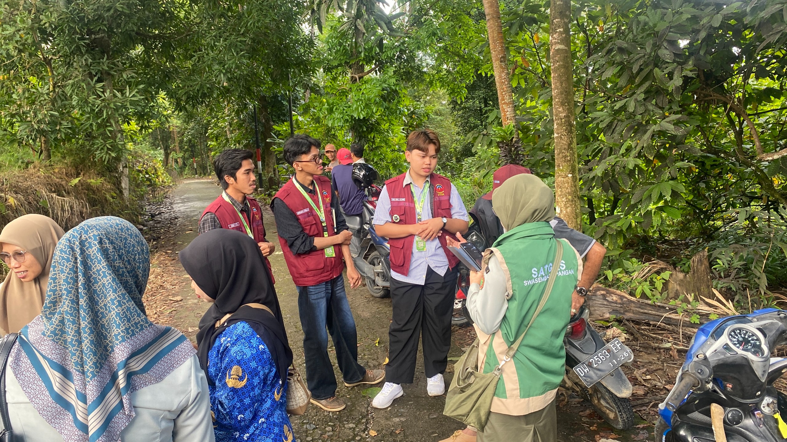 Kunjungan ke Kebun Lada oleh Tim Pelaksana