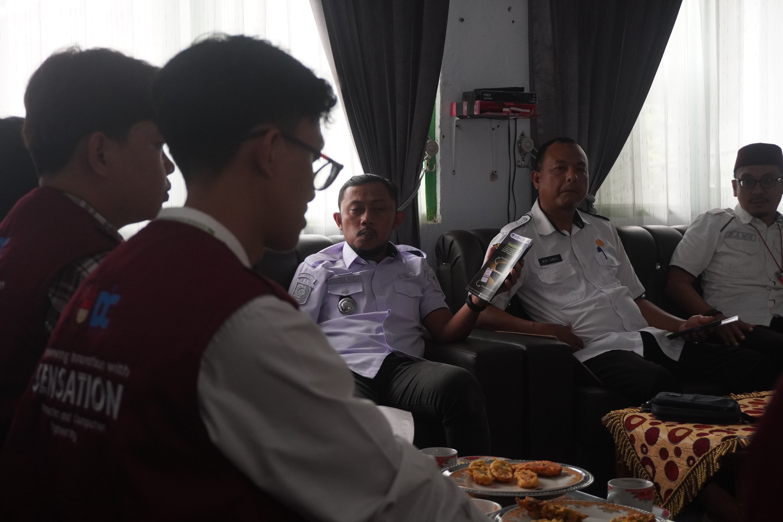 Audensi ke Kantor Kecamatan Sinjai Tengah