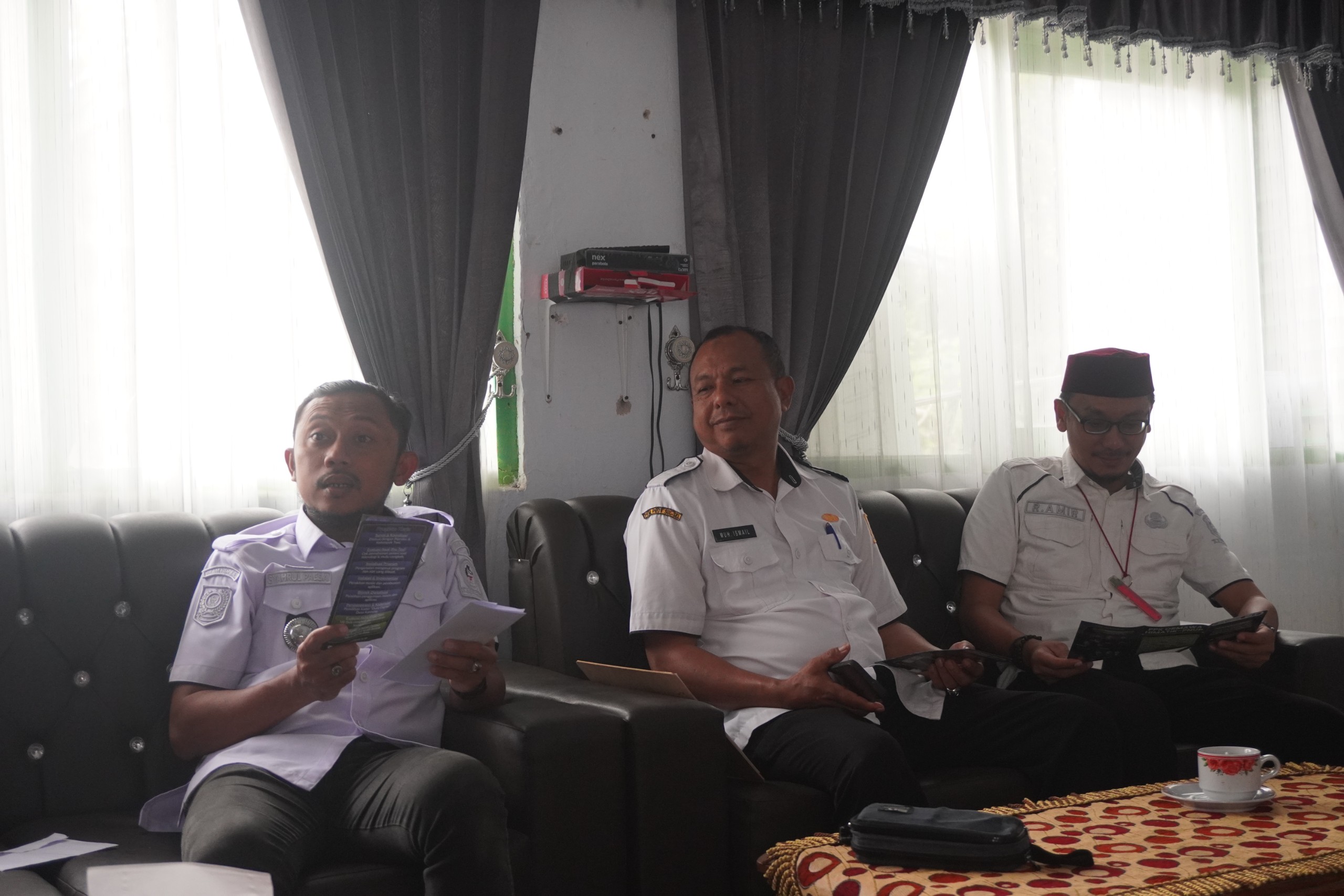 Audensi ke Kantor Kecamatan Sinjai Tengah