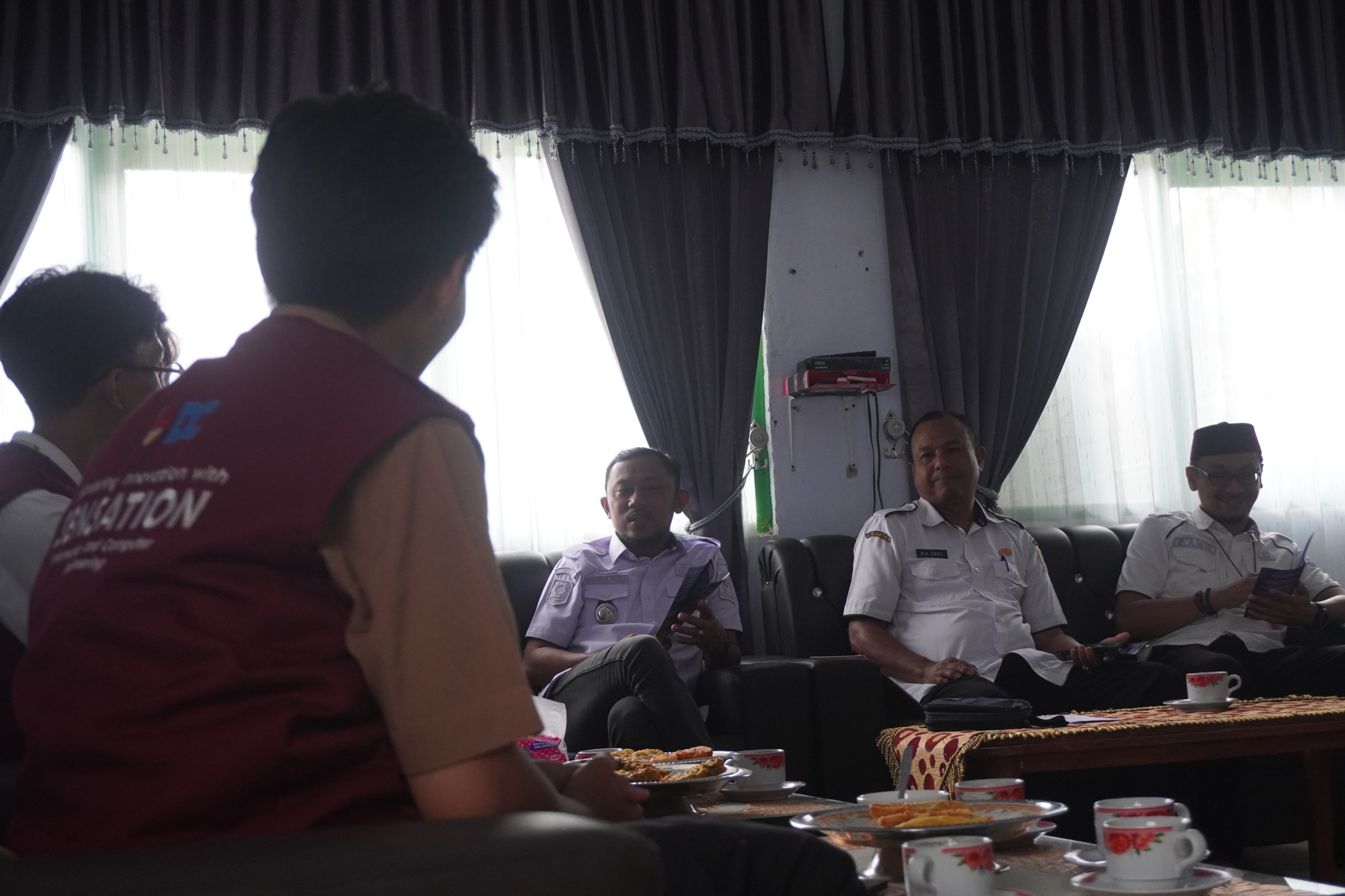 Audensi ke Kantor Kecamatan Sinjai Tengah