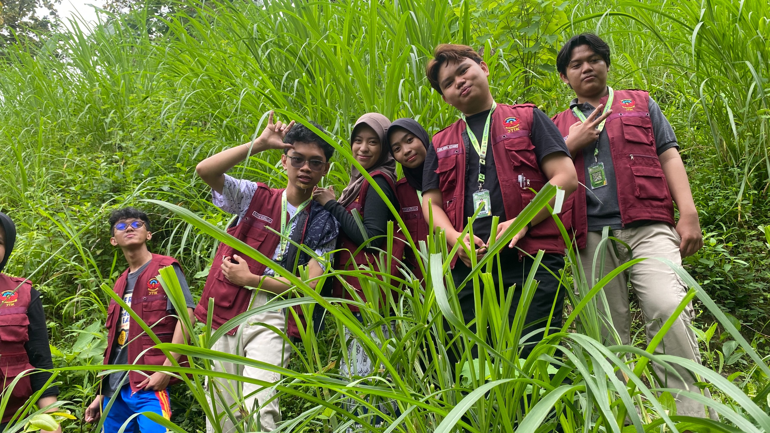 Kunjungan ke Kebun Cengkeh oleh Tim Pelaksana