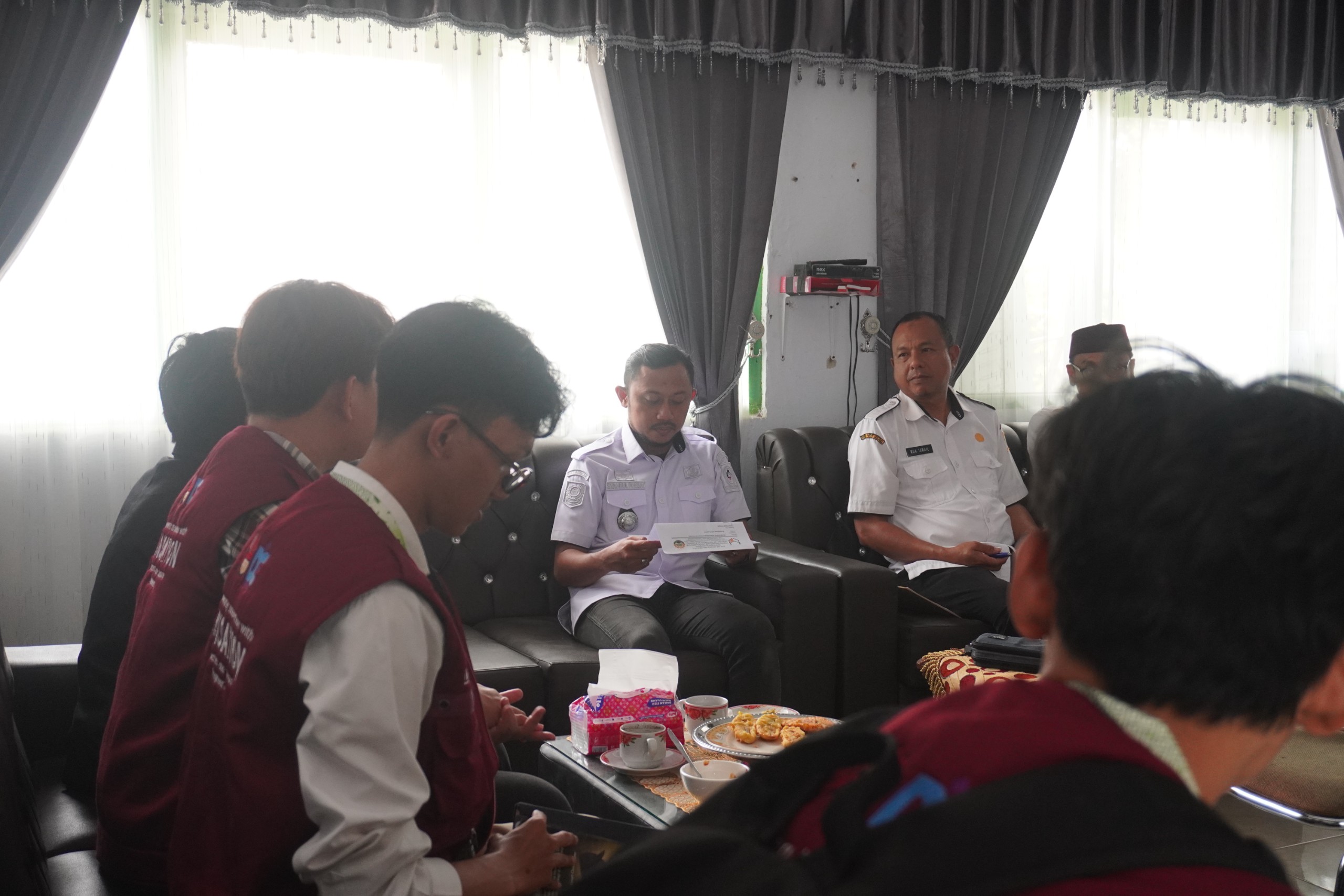Audensi ke Kantor Kecamatan Sinjai Tengah