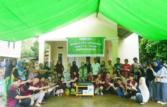 HIMATIK-PNUP Gelar Bimbingan Teknologi di Desa Kanrung: Latih Petani Gunakan Alat Pengering Cengkeh, Aplikasi Digital, hingga Pendampingan Duta Digital